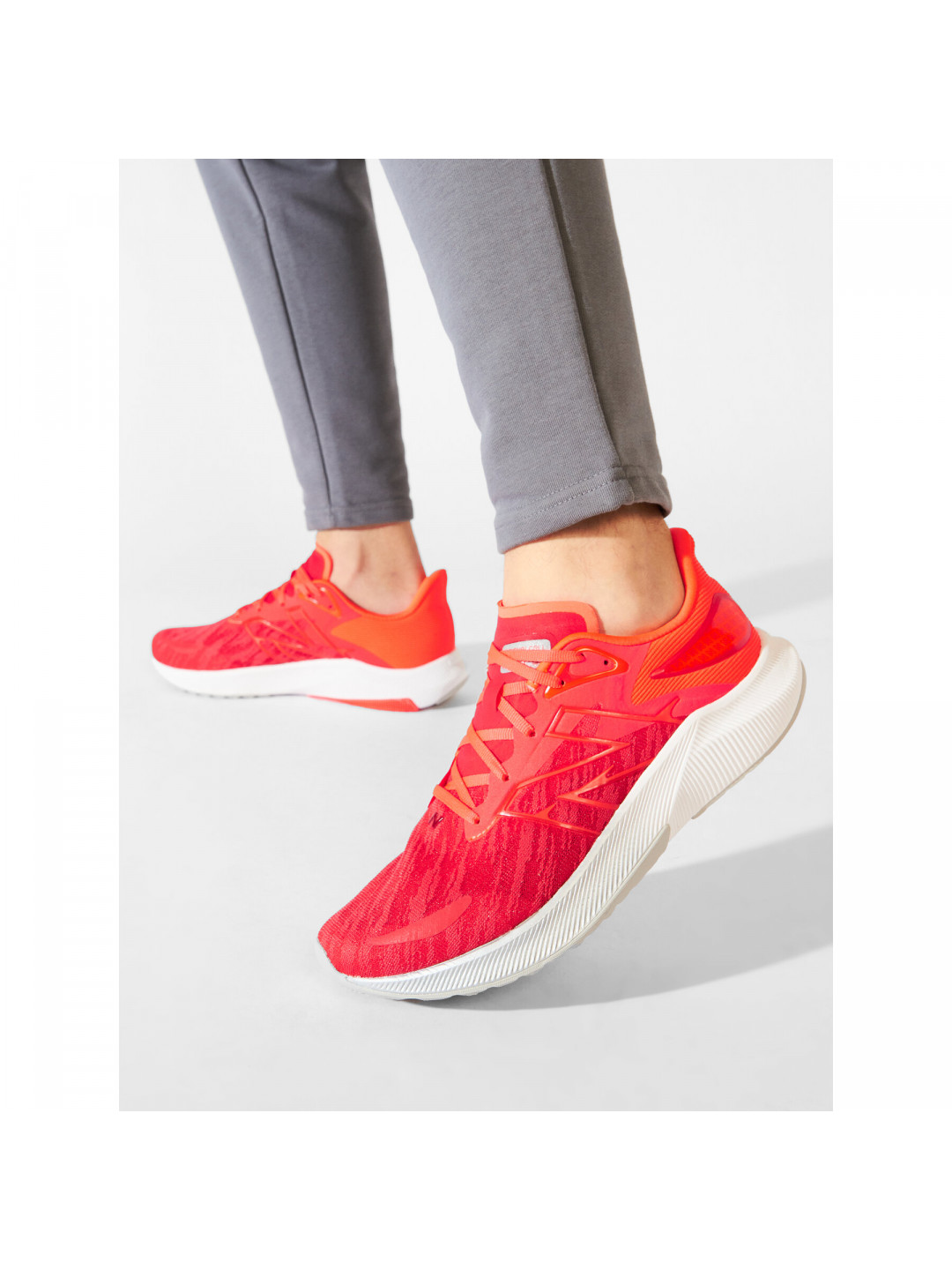 Běžecké boty New Balance FuelCell Propel v3 MFCPRCR3 Korálová